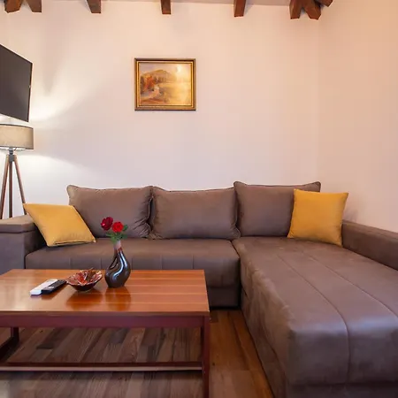 Calane بيت ضيافة Topola