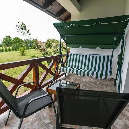 بيت ضيافة Calane Topola